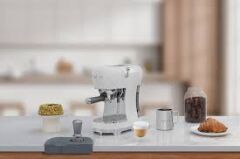 Smeg ECF01PKEU Espresso Kahve Makinesi Beyaz
